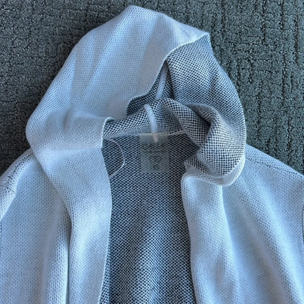 Calia Cardigan with hood - Picture 4 of 5